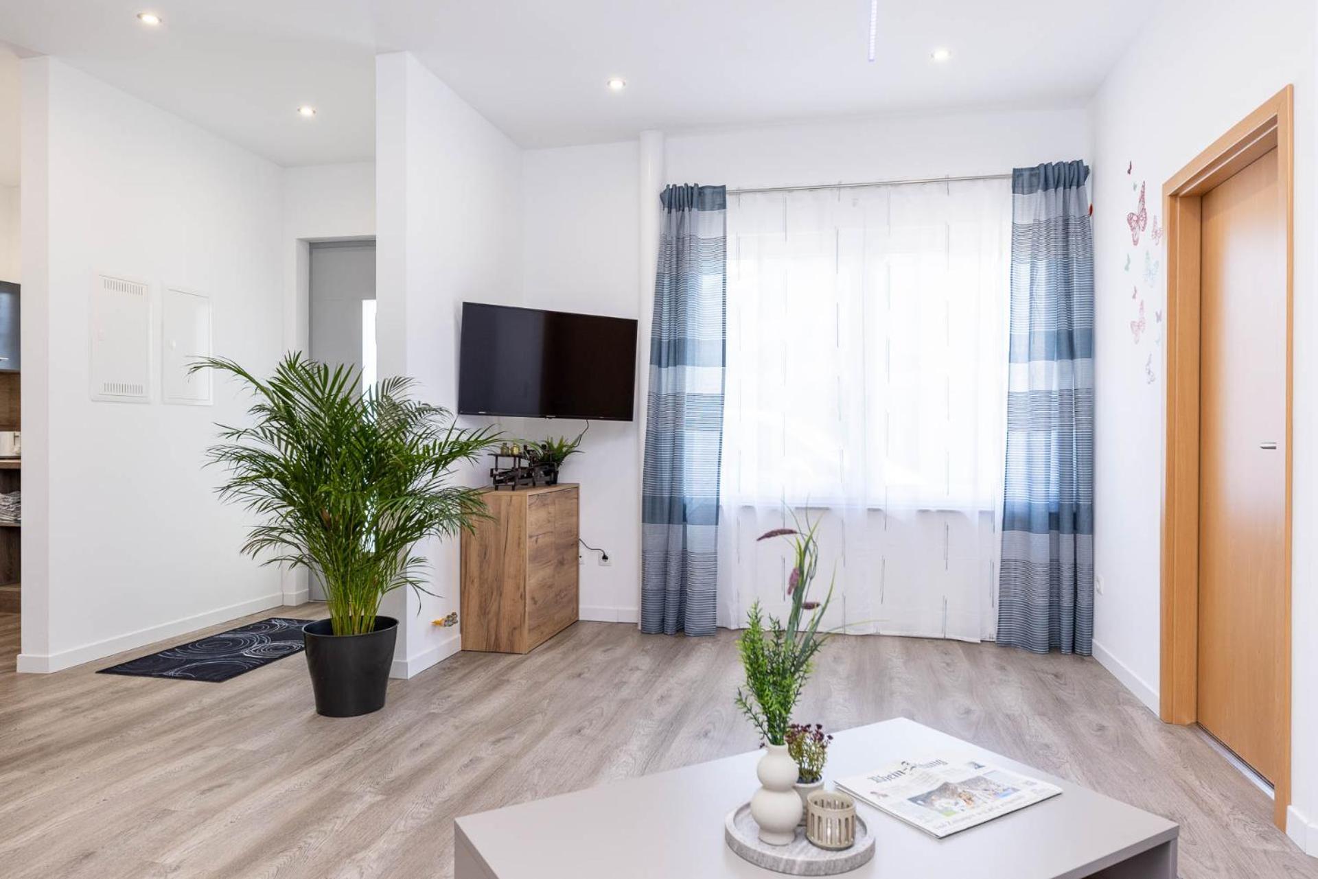 Neu I Ferienwohnung Jasmin Андернах Екстериор снимка
